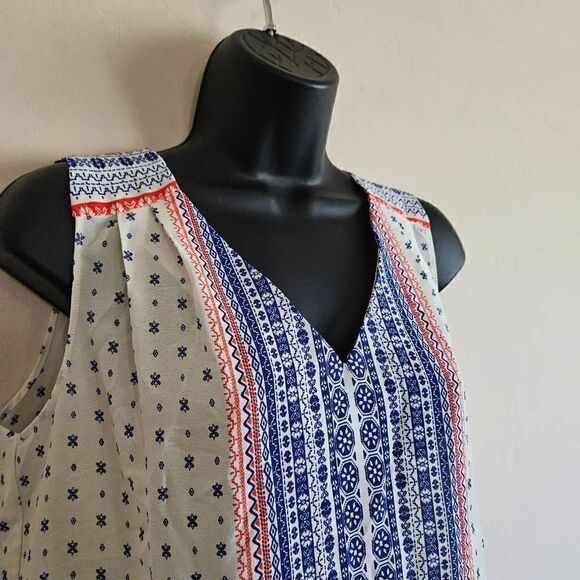 W5 Geometric Career Top - Picture 2 of 6